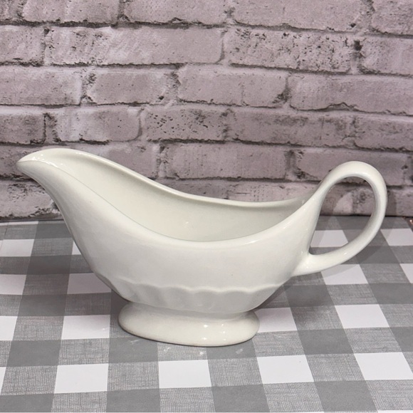 Martha Stewart White Gravy Sauce Boat 9" X 3" MSE - Picture 1 of 8